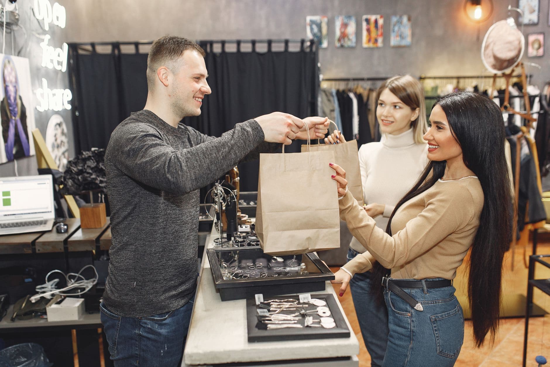 3 Formas de retener clientes usando amiPASS