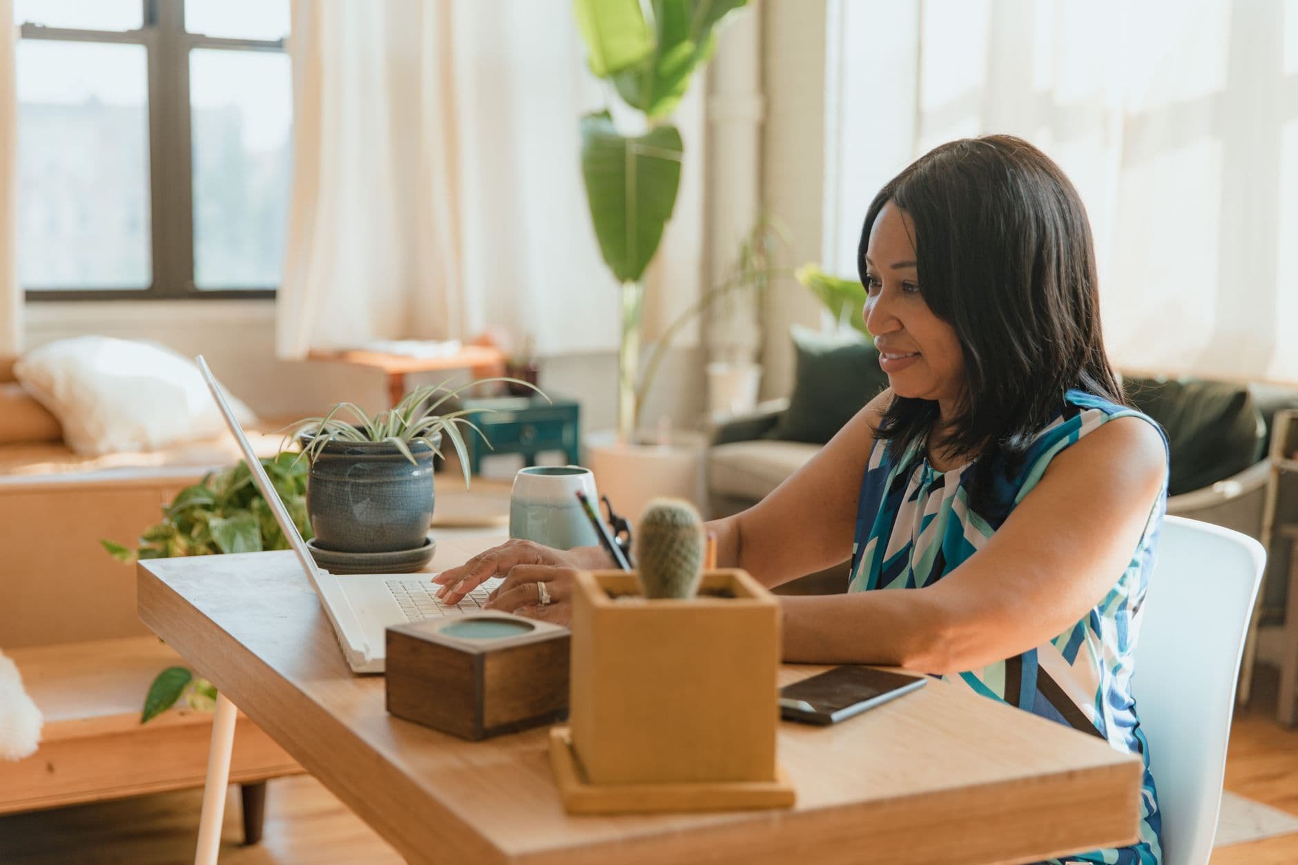 ¿Cuáles son los beneficios del trabajo híbrido?