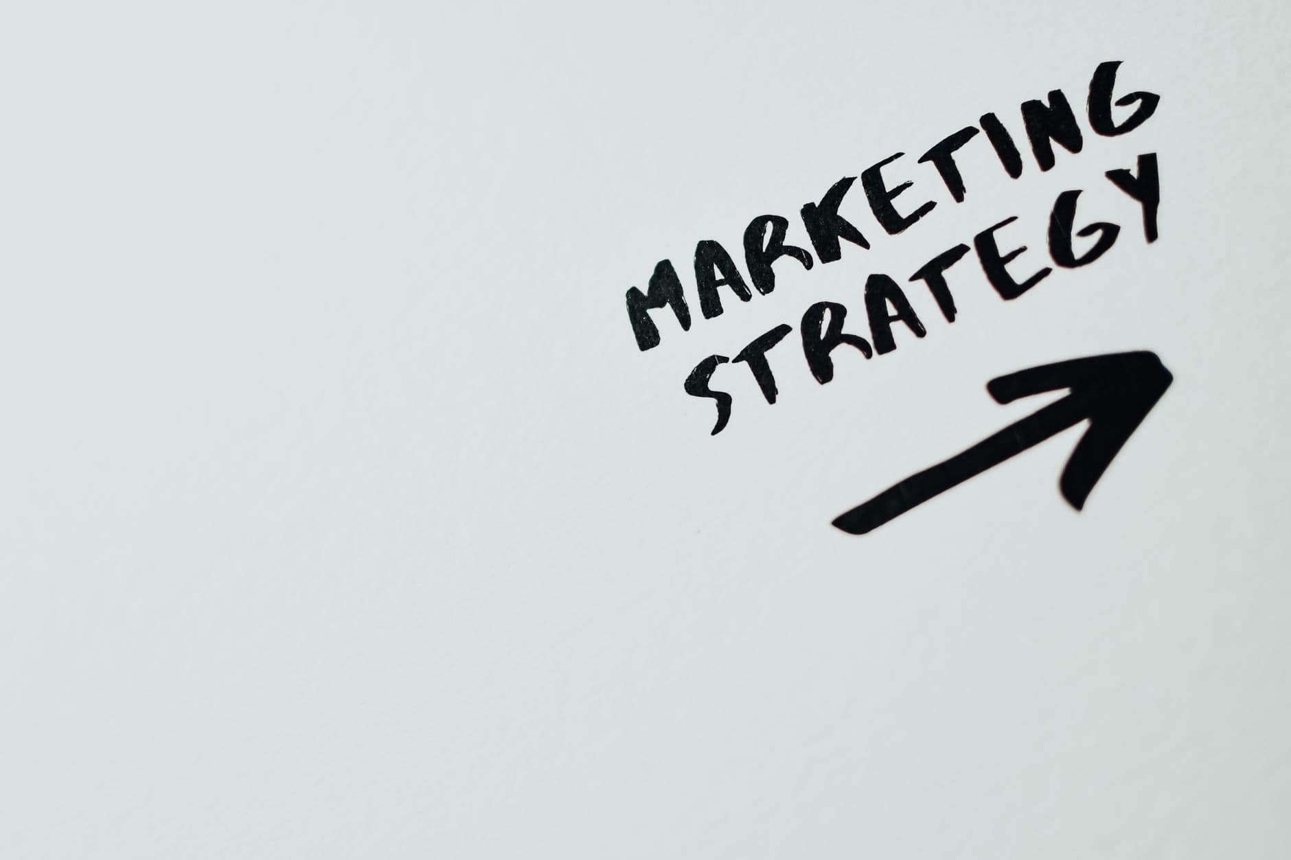 Marketing y promoción: desarrollo de estrategias de marketing eficaces para atraer y fidelizar a los clientes.
